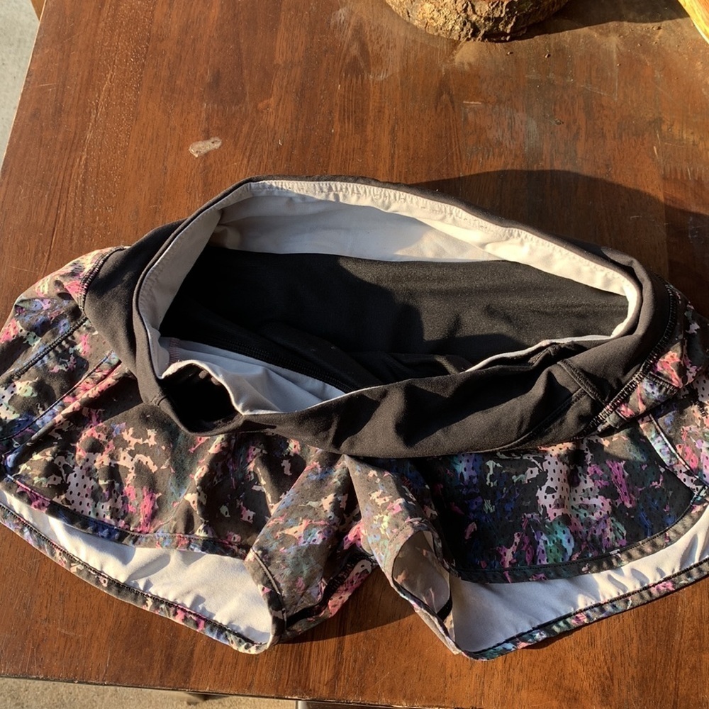 LULULEMON Multi Color Speed Up Shorts Size 6 - Picture 2 of 8